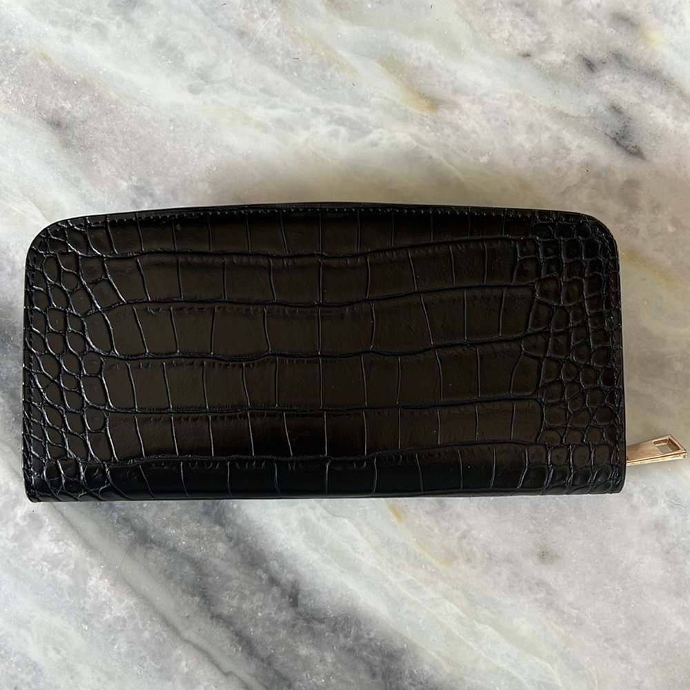 Women faux leather wallet with alligator skin texture